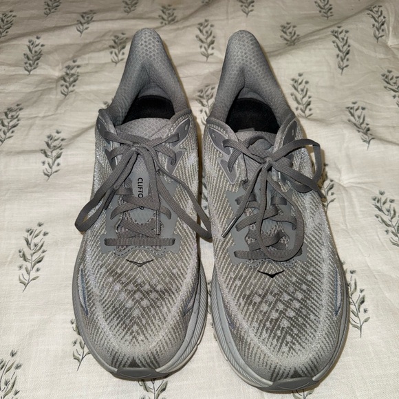 Men’s gray Hoka tennis shoes - Picture 2 of 10